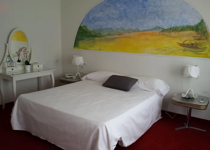 ホテル Nautilus ヴァルマドレーラ