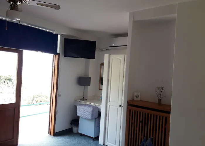 ホテル Nautilus ヴァルマドレーラ