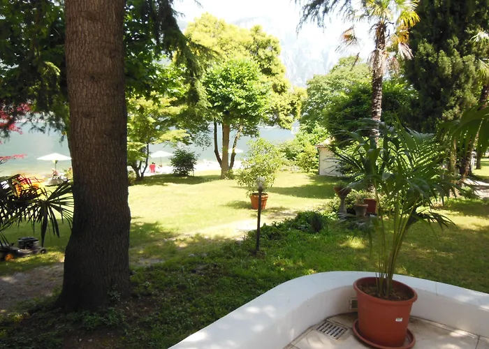 ホテル Nautilus ヴァルマドレーラ